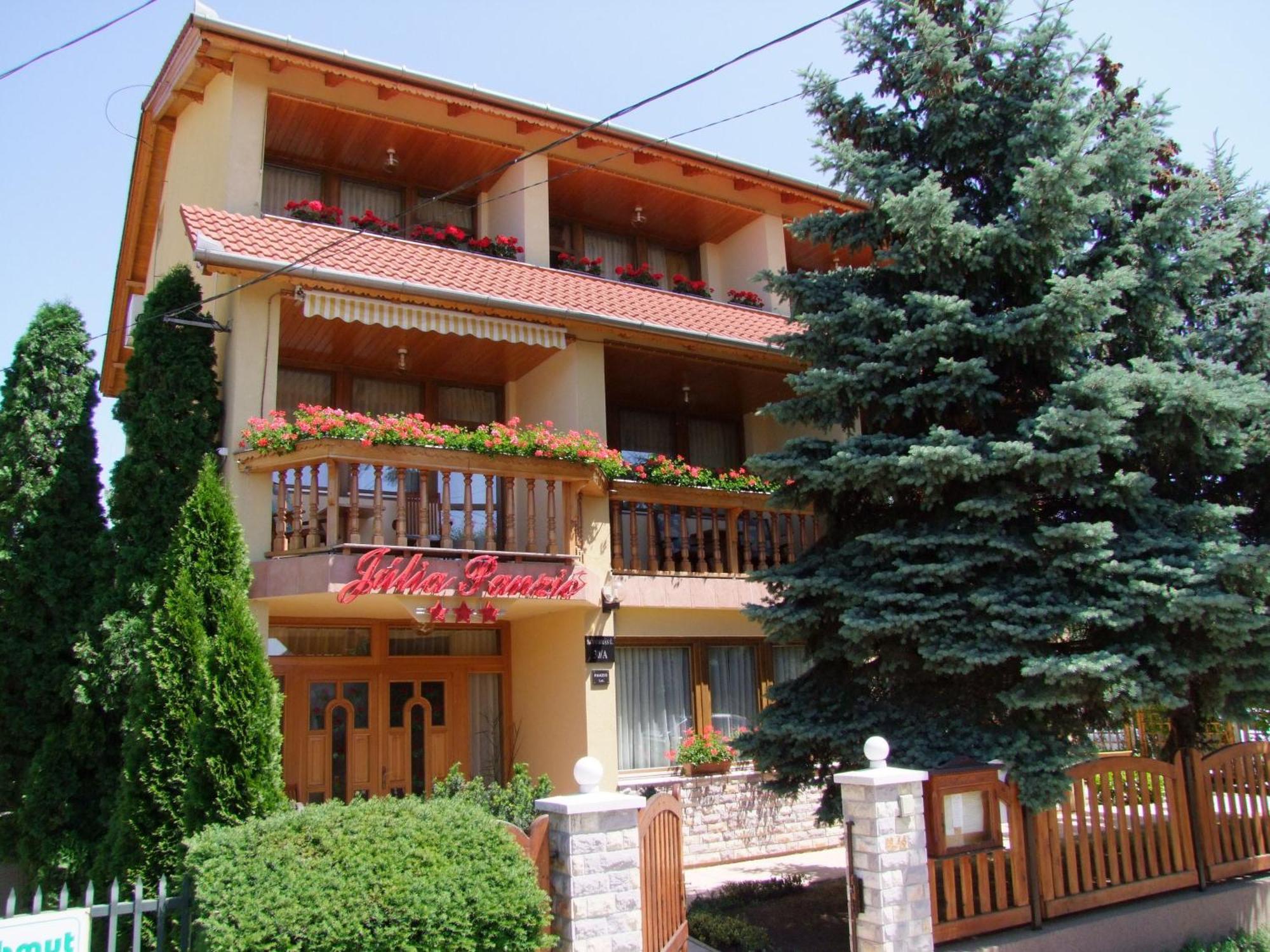 Julia Panzio Bed & Breakfast Hajduszoboszlo Exterior photo